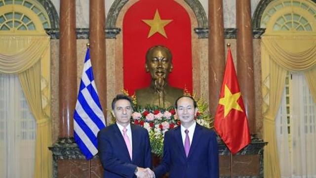 越南国家主席陈大光会见希腊驻越南大使扬尼斯。（图片来源：越通社）