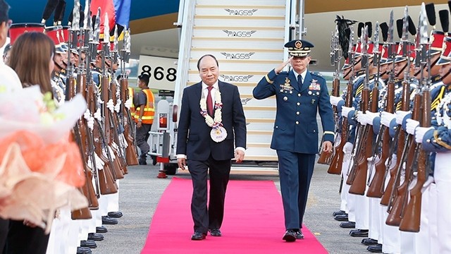 阮春福总理抵达菲律宾邦板牙克拉克国际机场。