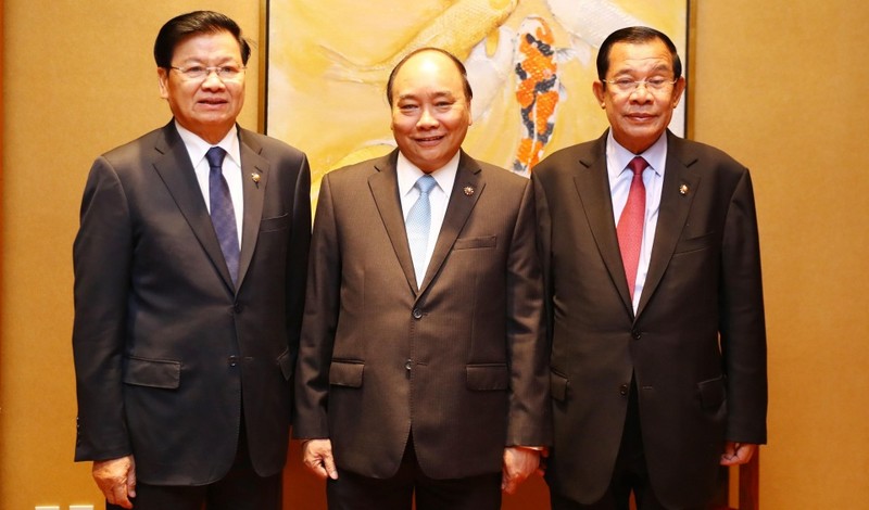 阮春福总理、通伦•西苏里总理和洪森首相。（图片来源：VGP）