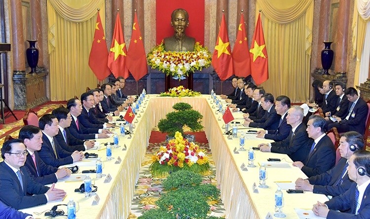 越南国家主席陈大光与中共中央总书记、中国国家主席习近平举行会谈。（图片来源：登科  摄）