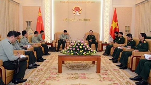 越南人民军总参谋长潘文江会见中国中央军委国防动员部部长盛斌中将一行。（图片来源·：越南人民军报）
