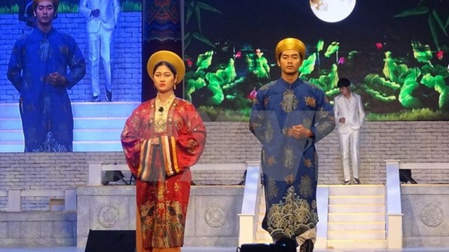 越南传统服装秀。（图片来源：越通社）