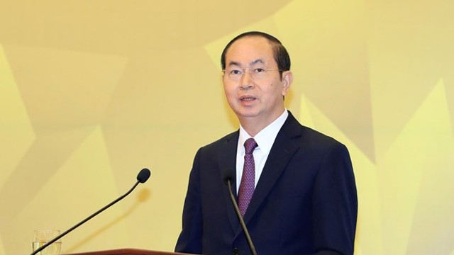 国家主席陈大光在会上发表讲话。