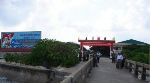 这是越南的长沙群岛上的长沙岛大正门。 (Photo: 图片来源：国家边界委员会)