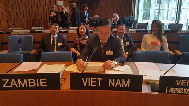 越南代表团成功保护高平山水地质公园的申报联合国教科文组织世界地质公园相关档案资料。