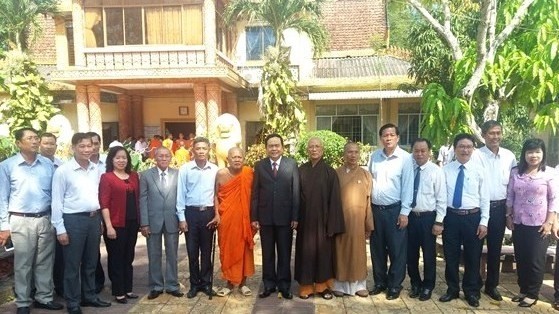 陈青敏先生和朔庄省教职人员合影。