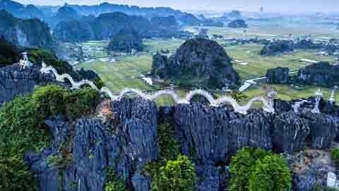 在舞山山顶上眺望全景。（图片来源：infonet.vn）