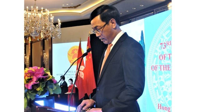越南驻中国香港和澳门总领事陈青勋发表讲话。（图片来源：越通社）