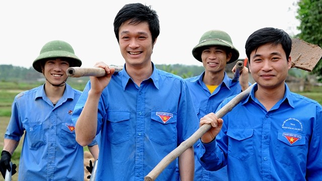 广宁省青年充分发挥模范带头作用和志愿精神，有助于加快当地新农村建设进度。陈海 摄