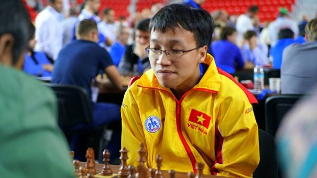 越南棋手阮玉长山参加比赛。（图片来源：体育报）