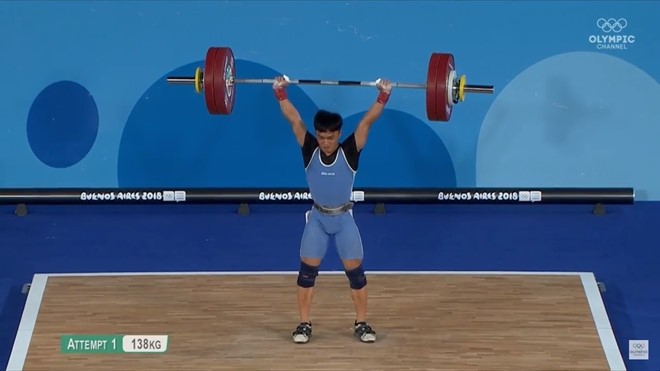 越南举重运动员吴山鼎男子举重56公斤级赛项夺得首枚金牌。