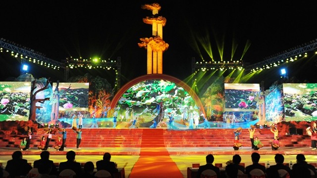 桩盆大捷50周年纪念典礼在义安省举行。陈海 摄