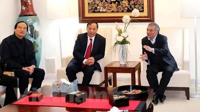 海阳省代表团造访越南驻墨大使馆。（图片来源：越通社）