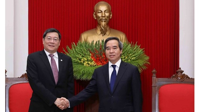 越共中央经济部部长阮文平会见中国湖南省委书记杜家毫。