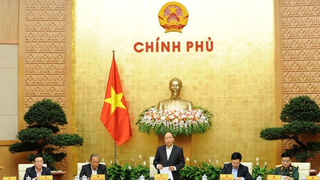 阮春福总理主持召开政府11月份例行。（图片来源：陈海 摄）