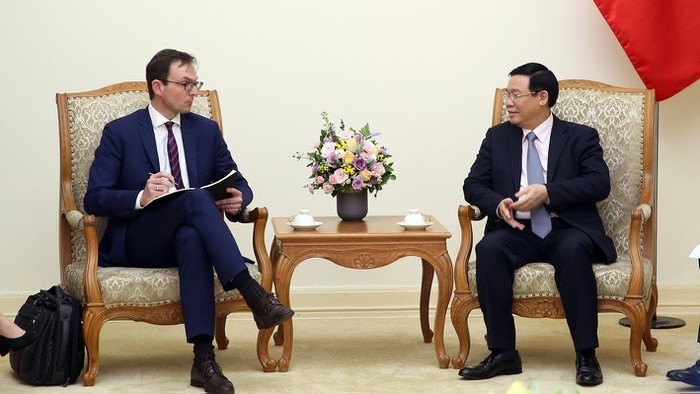 王廷惠副总理会见莱茵兰德经理。（图片来源：VGP）