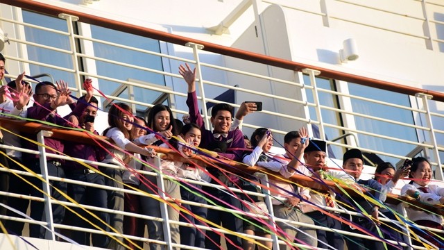 第45届东南亚与日本青年船计划代表们挥手告别。