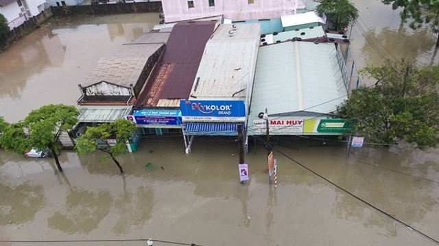 越南中部洪灾导致严重经济损失。（图片来源：zing.vn）