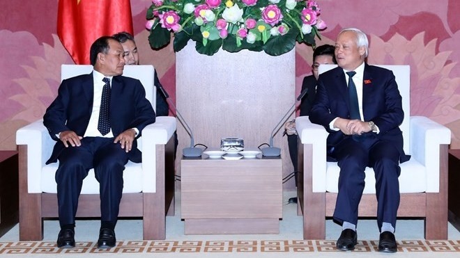 国会副主席汪周刘会见塞西•桑迪翁部长。（图片来源：越通社）