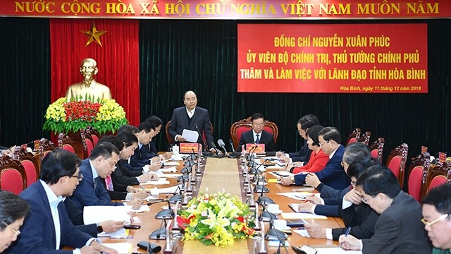 越南政府总理阮春福在会上发表讲话。（图片来源：VGP）