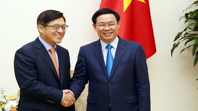 王廷惠副总理会见越南三星技术组合区总经理沈沅焕。（图片来源：VGP）
