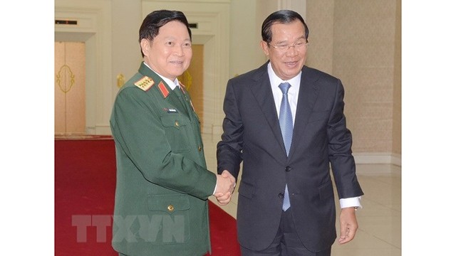 柬埔寨首相洪森会见越南国防部部长吴春历大将。（图片来源：越通社）