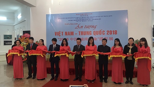 “2018年越南-中国印象”摄影展正式开展。耀玉 摄