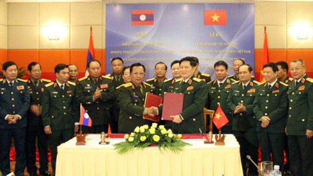 双方共同签署两国国防部2019年合作计划。