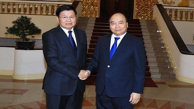 越南政府总理阮春福与老挝政府总理通伦•西苏里。