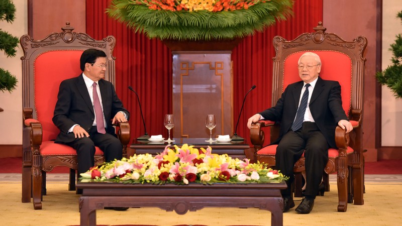 阮富仲同志会见通伦·西苏里总理。（图片来源：维灵 摄）