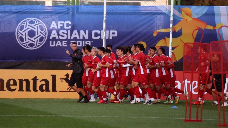 越南队全体球员摆正心态。