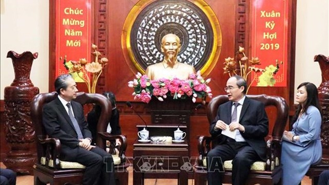 胡志明市市委书记会见中国大使熊波。