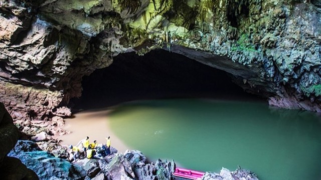 越南广平省丰芽格邦国家公园弯洞。
