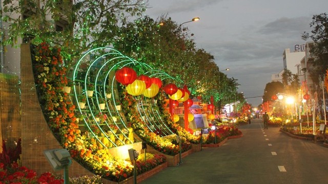 芹苴省的花街。（图片来源：交通报）