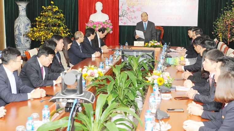 阮春福总理出席政策性银行新春会议。（图片来源：陈海 摄）