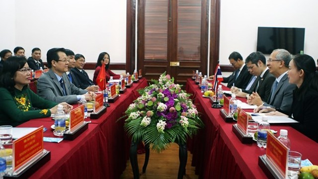 越南胡志明市法院领导与泰国最高法院院长切普就双边法院工作举行会议。