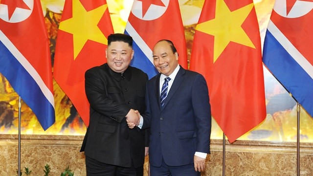 越南政府总理阮春福会见朝鲜劳动党委员长、国务委员会委员长金正恩。（陈海 摄）