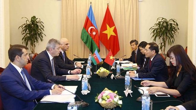 越南外交部副部长裴青山同阿塞拜疆外交部副部长Ramiz Hasanov举行了政治磋商。