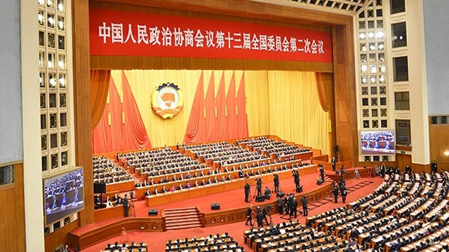 中国全国政协十三届二次会议闭幕会全景。（图片来源：中国人民网）