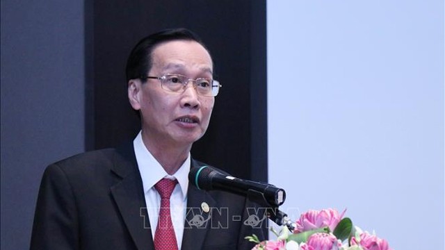 胡志明市人民委员会常务副主席黎清廉在会上发言。