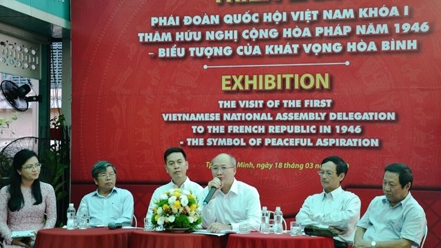 “越南第一届国会代表团对法国进行友好访问——和平渴望的象征”图片展在胡志明市举行。