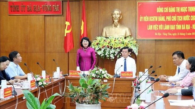 国家副主席邓氏玉盛在会上发言。