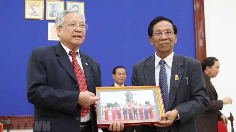 前越南志愿军代表团对柬埔寨进行访问。（图片来源：越通社）