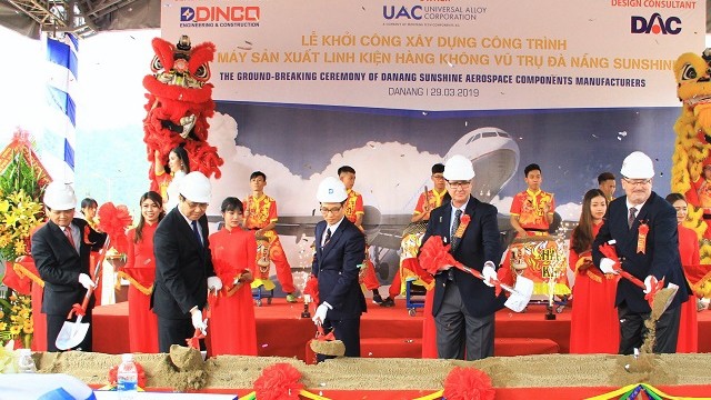 越南政府副总理武德儋出席开工仪式。