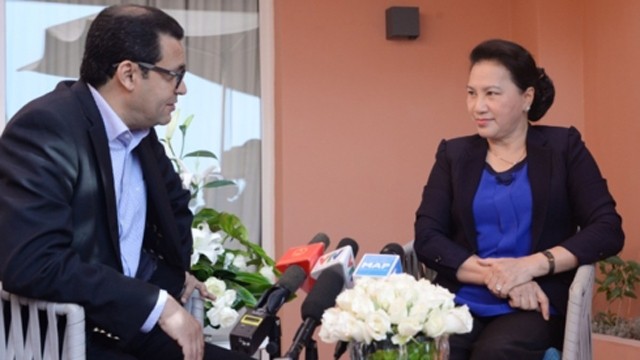国会主席阮氏金银接受摩洛哥媒体采访。
