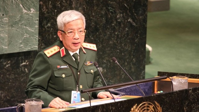 阮志咏上将率领越南国防部代表团与会。