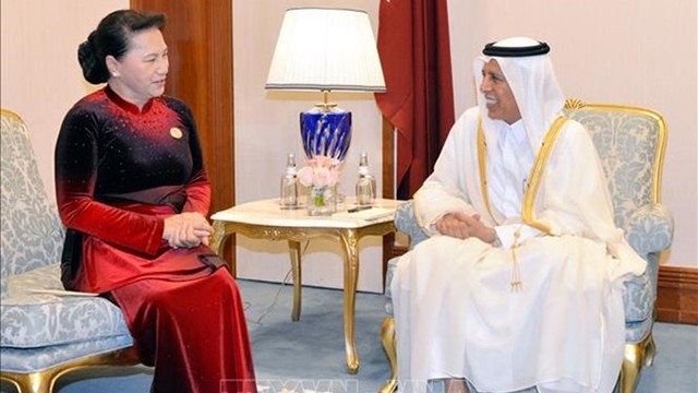 越南国会主席阮氏金银会见卡塔尔协商会议主席。（图片来源：越通社）