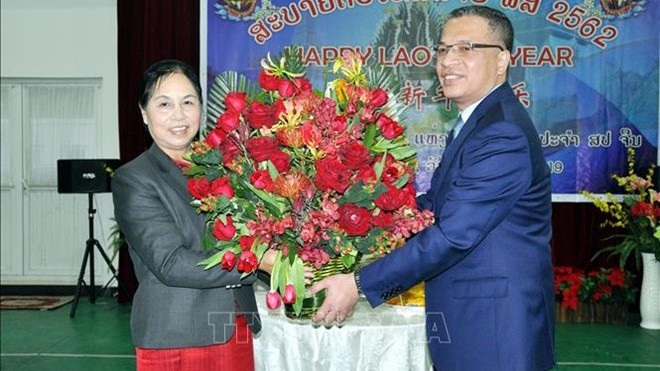 越南驻华大使邓明魁来到老挝驻中国大使馆拜年。