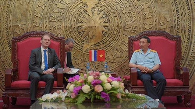 越南海关总局总局长阮文谨会见荷兰财政部国务秘书门诺•斯内尔。