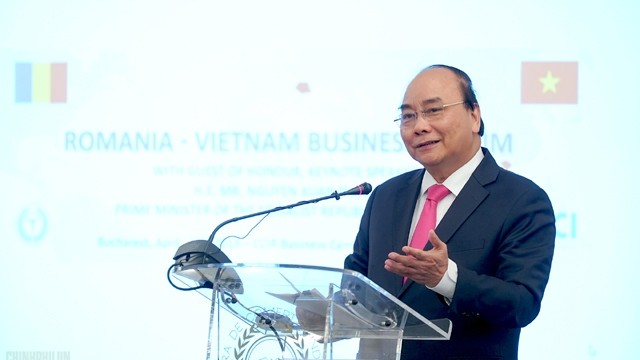 阮春福总理在论坛上发表讲话。